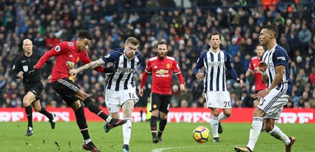 Đến phút 38, tỉ số là 2-0 cho Man Utd sau pha dứt điểm của Lingard.