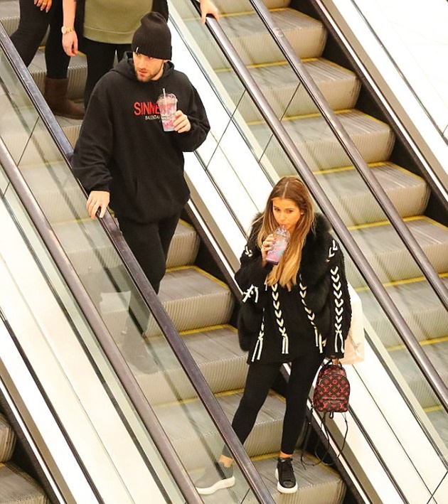 Dĩ nhiên, không quá bất ngờ nếu món quà giáng sinh mà Santos nhận được là một chiếc nhẫn quý phái.