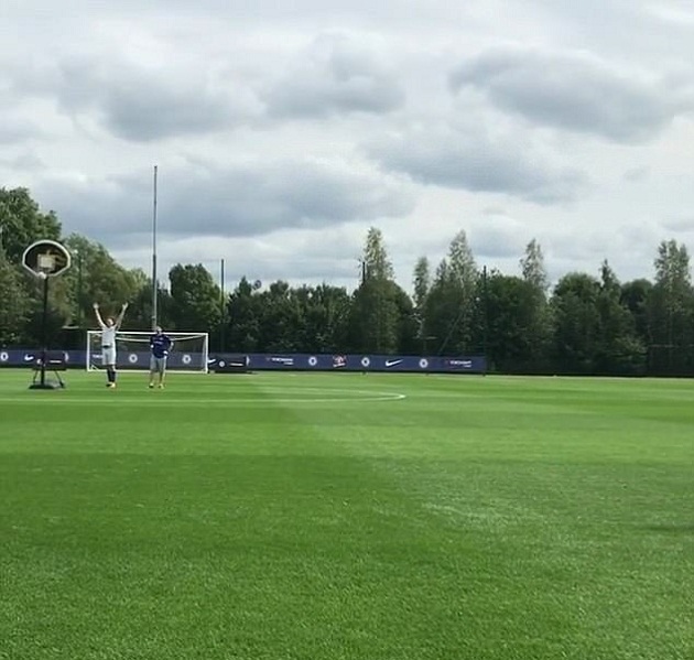 Và thật ngạc nhiên là Alonso lại thành công.