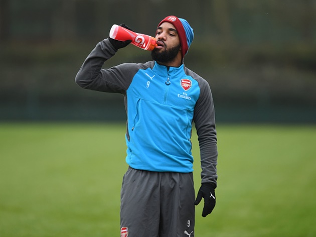Giroud vắng mặt vì chấn thương gân kheo, đây là cơ hội không thể tốt hơn để Lacazette lấy lòng ông Wenger.