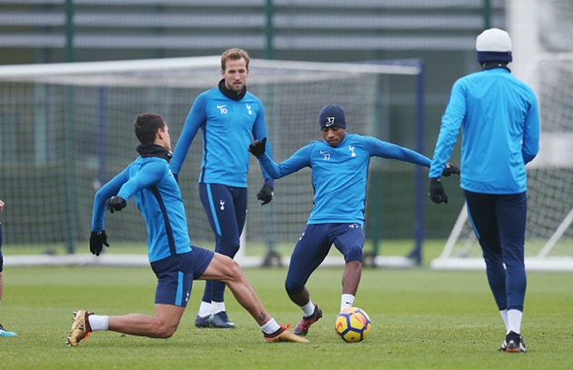 Tottenham hiện chỉ cách nhóm dự Champions League 3 điểm.