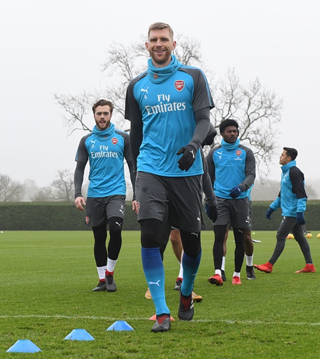 Dù Mustafi chưa trở lại, nhưng Metersacker không có nhiều cơ hội đá chính trước The Kop.