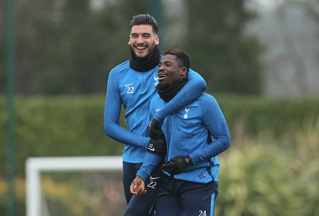 Gà trống chỉnh thước ngắm, quyết 