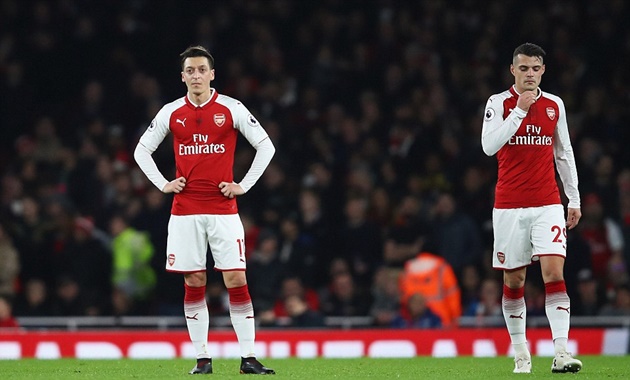 Cơn ác mộng để thua 0-4 ở lượt đi lại hiện về với Pháo thủ.