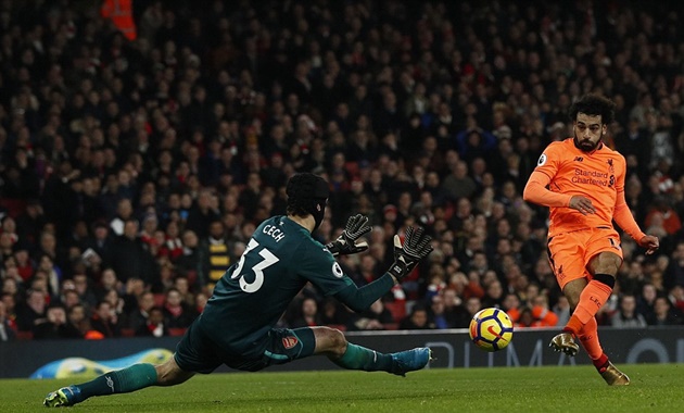 Salah bỏ lỡ cơ hội nâng tỉ số trong hiệp một với tình huống đối mặt bất thành với Petr Cech. Mane sau đó với một cú volley bồi cũng đưa bóng đi vọt xà.