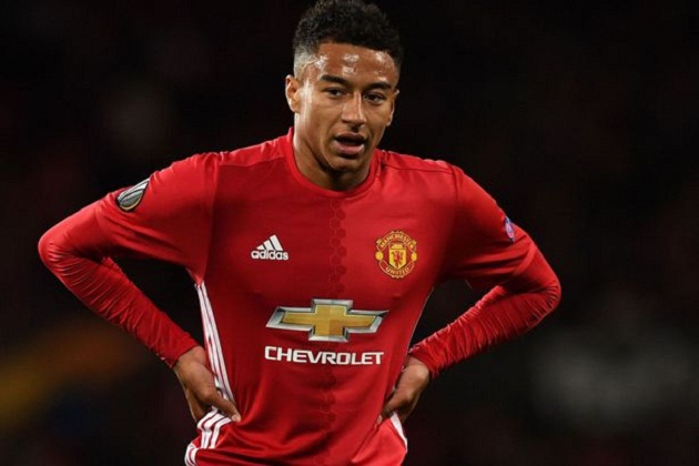 Lingard chơi lệch phải.