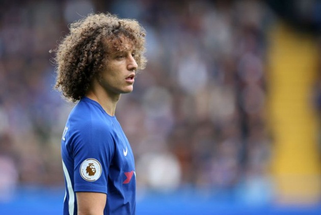 Cách đây không lâu, Arsenal cũng có liên hệ với David Luiz của Chelsea. Nhưng hiện tại, thương vụ này vẫn đang đi vào ngõ cụt.