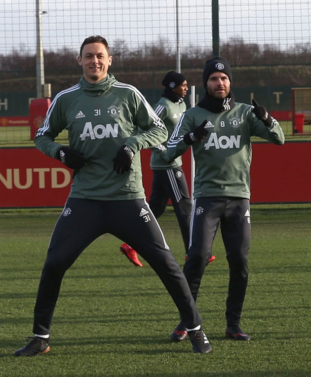 Mata là một phương án hộ công mà Mourinho cần nghĩ tới.