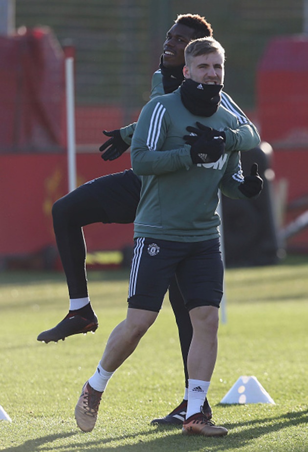 Chấn thương của Valencia giúp Luke Shaw có cơ hội ra sân nhưng anh vẫn chưa thi đấu được như mong muốn.