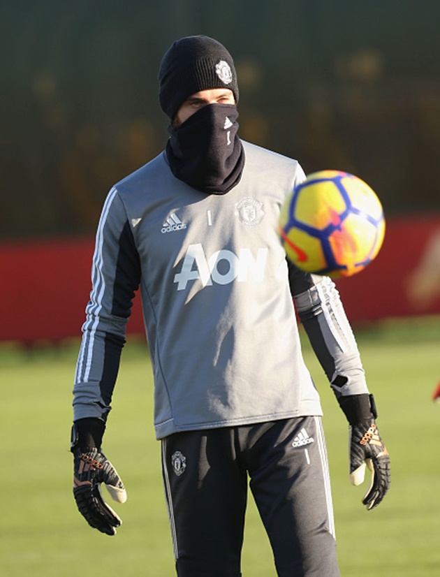 De Gea che kín mặt trước cái lạnh của mùa Đông nước Anh.