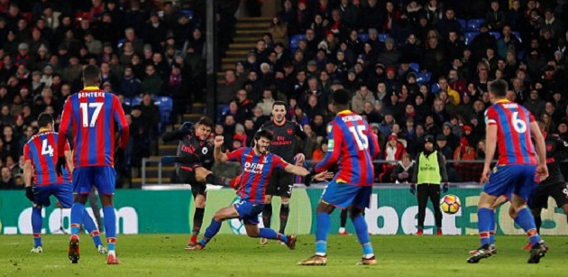 Sanchez thể hiện đẳng cấp với một cú đúp.