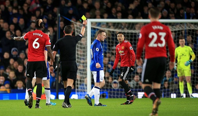 Rooney không thể hiện được nhiều trước đội bóng cũ. Dấu ấn duy nhất anh để lại chỉ là chiếc thẻ vàng ở phút 43.