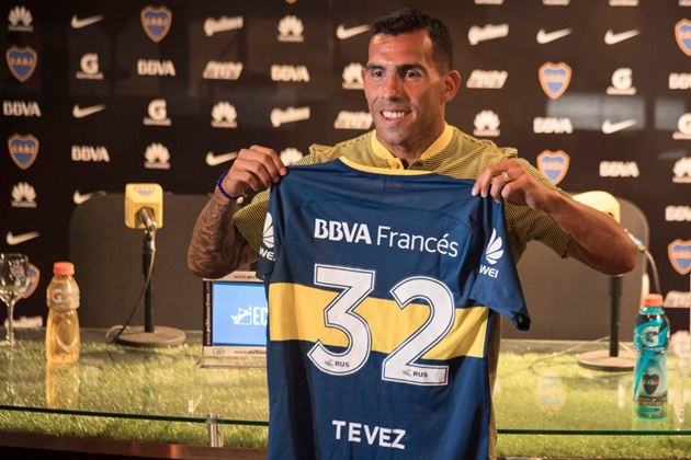 Vừa hồi hương, Carlos Tevez đã lao vào đá phủi - Bóng Đá