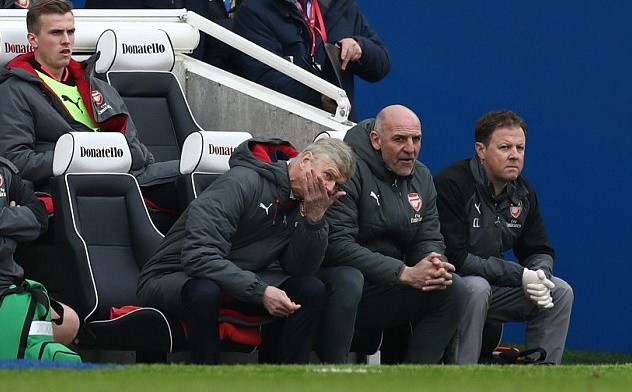 Wenger đăm chiêu xuất hiện trước truyền thông sau 