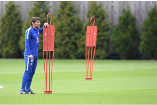 Conte nổi nóng quát tháo học trò trong buổi tập gần nhất của Chelsea - Bóng Đá