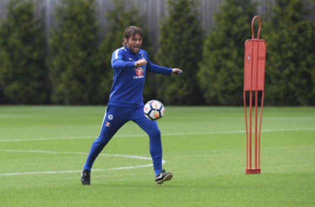 Conte nổi nóng quát tháo học trò trong buổi tập gần nhất của Chelsea - Bóng Đá