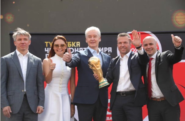Cúp vàng chính thức đáp xuống Moscow, World Cup chỉ còn đếm bằng ngày - Bóng Đá