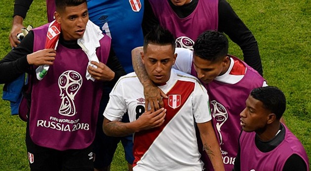Cầu thủ Peru khóc như mưa sau khi sút bay chiến thắng của đội nhà - Bóng Đá