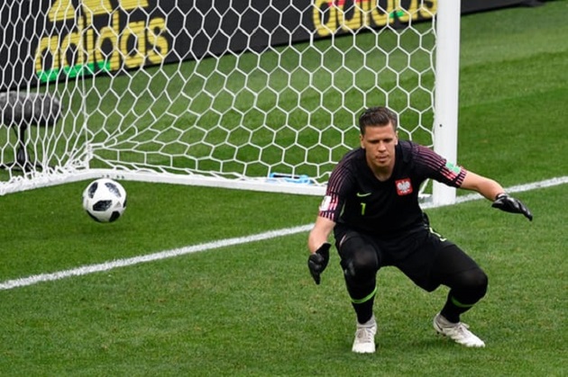 Szczesny tái hiện sai lầm ở Carling Cup, Ba Lan phơi áo khó hiểu trước Senegal - Bóng Đá