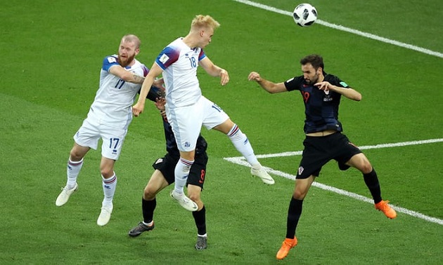 Chiến đấu đổ máu, Iceland vẫn cay đắng rời giải vì sai lầm hàng thủ - Bóng Đá