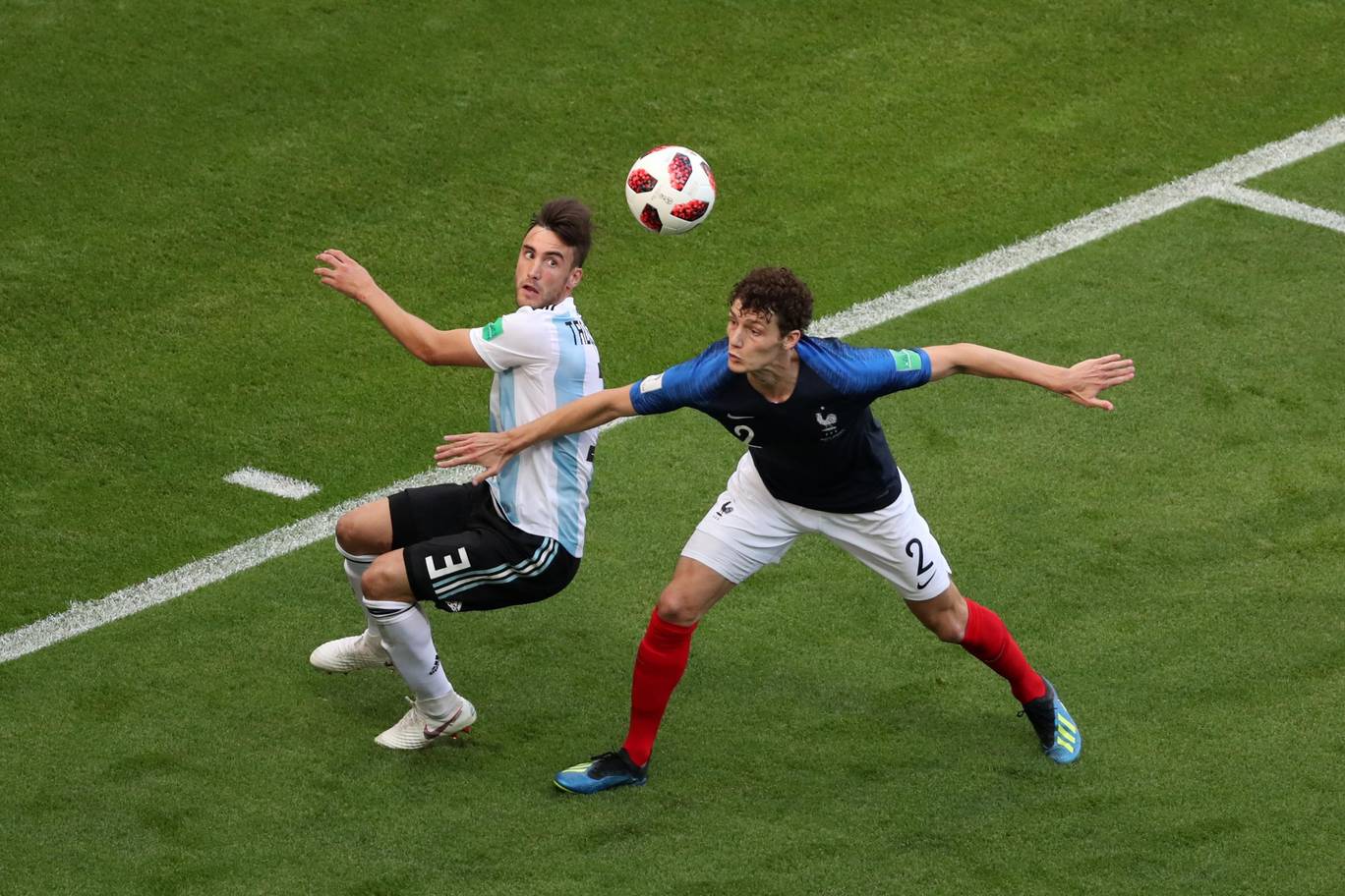 Nicolas Tagliafico - 6: Chơi tròn vai trong một ngày hàng thủ chơi thảm họa.