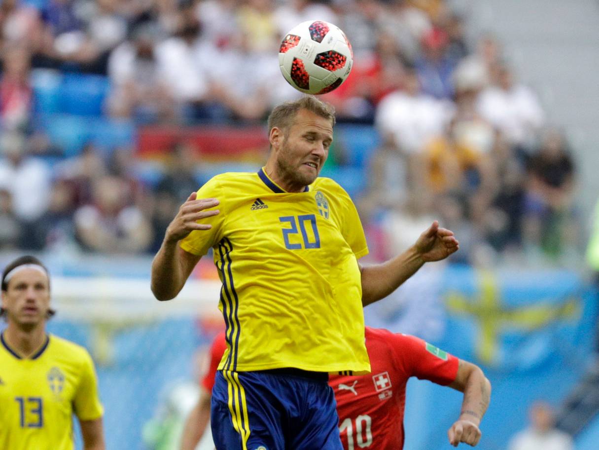 Ola Toivonen - 6 điểm: Chỉ nổi bật ở khả năng làm tường.