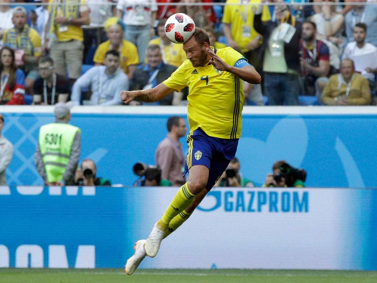 Andreas Granqvist - 8 điểm: Bằng kinh nghiệm trận mạc, đội trưởng Thụy Điển đã bắt chết các tiền đạo Thụy Sĩ.