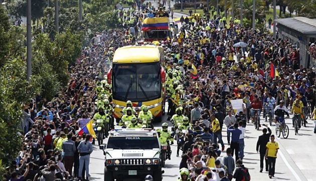Thất trận trở về nhà, tuyển Colombia vẫn được chào đón như người hùng - Bóng Đá