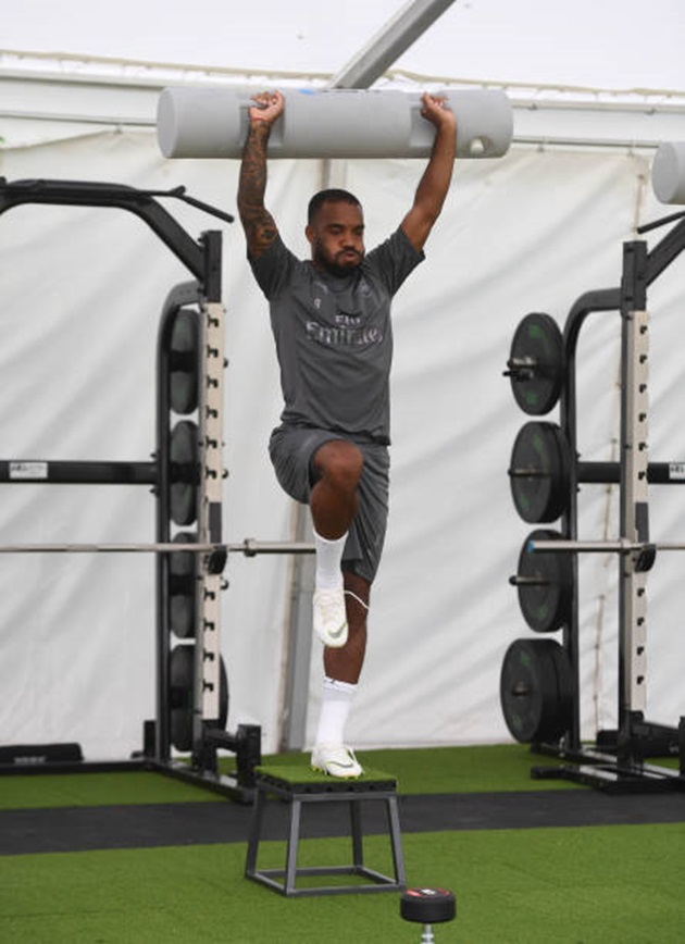 Đẩy tạ, hít xà đơn, Aubameyang làm tất cả để thành Vua phá lưới mùa tới - Bóng Đá