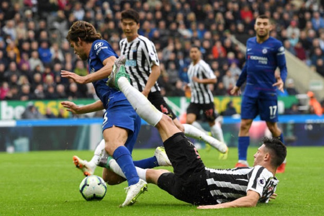 5 điểm nhấn Newcastle 1-2 Chelsea: Alonso bất khả xâm phạm, Sarri gây hấn với FA - Bóng Đá