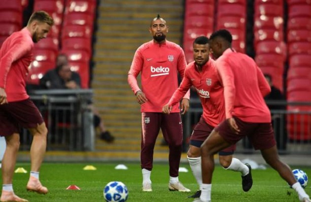 Messi phát tướng đáng kinh ngạc trong ngày đặt chân đến Wembley - Bóng Đá