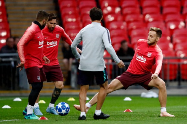 Messi phát tướng đáng kinh ngạc trong ngày đặt chân đến Wembley - Bóng Đá