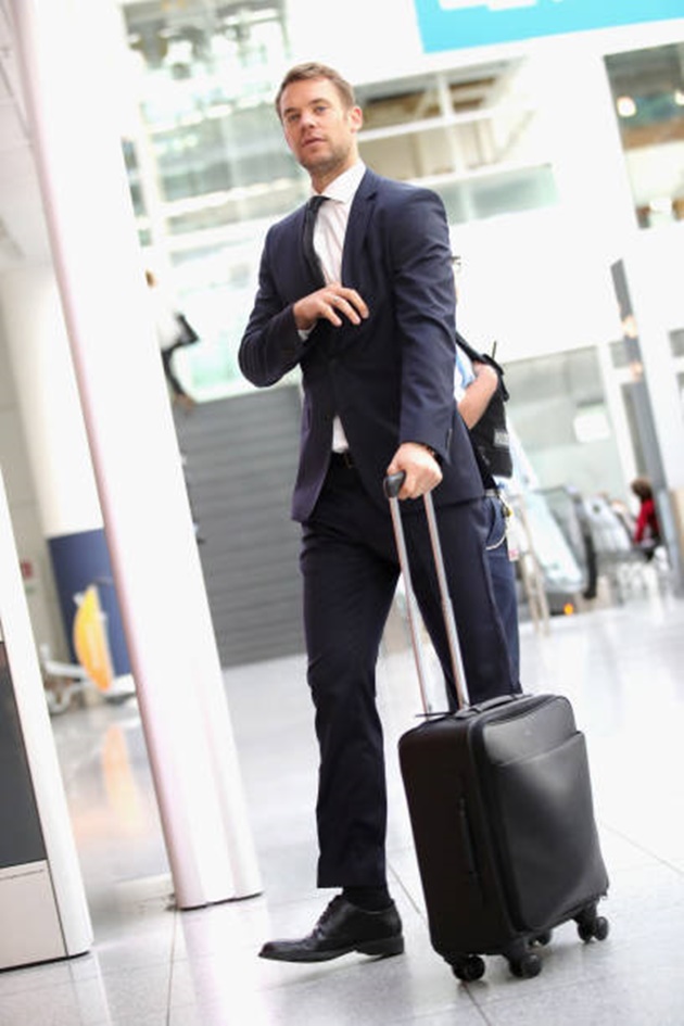 Măc sức ép bủa vây, dàn sao Bayern vẫn đặt chân đến Athens - Bóng Đá