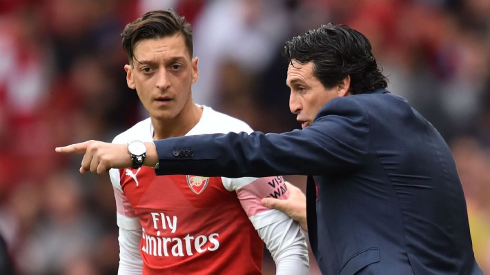 Ozil vẫn đang hạnh phúc ở Arsenal.