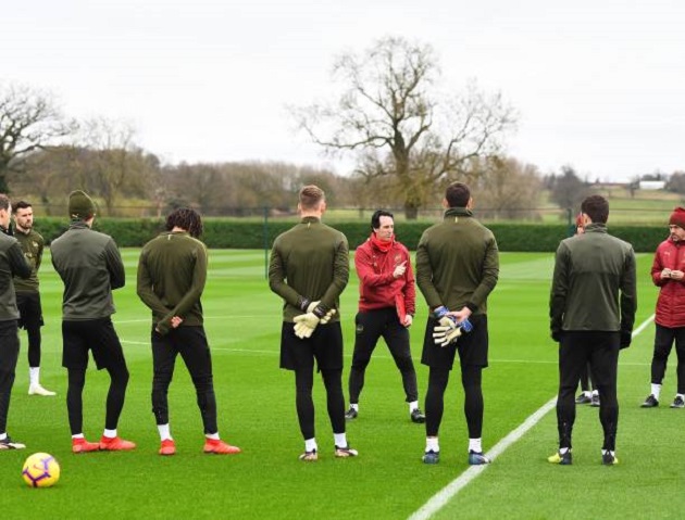 Thua thảm Liverpool, Emery nổi nóng