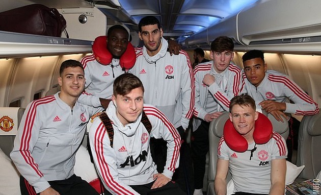 Rời nước Anh, dàn sao Man Utd làm gì trong nắng ấm ở Dubai? - Bóng Đá
