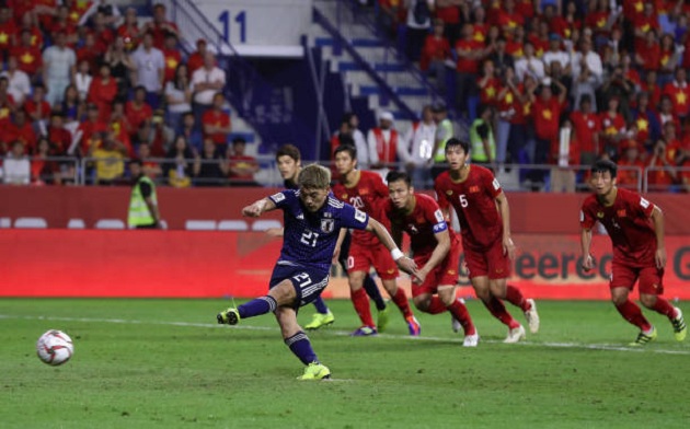 Văn Lâm chỉ bị đánh bại trên chấm phạt đền.