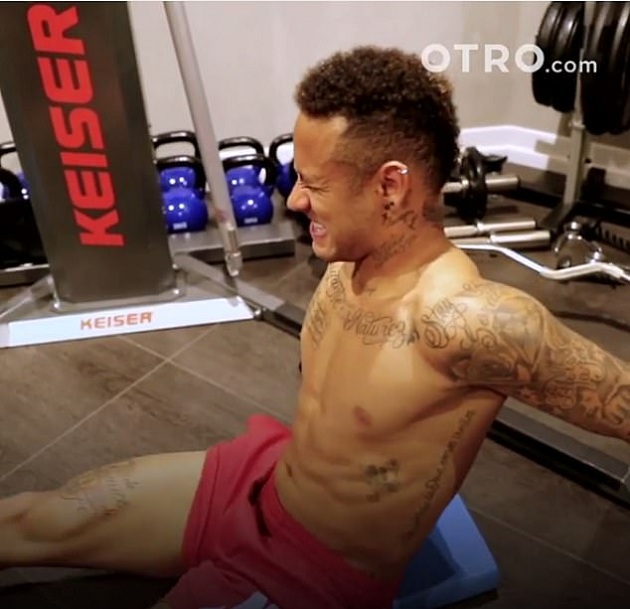 Neymar vã mồ hôi vì đau đớn khi tập hồi phục sau sự cố gãy xương bàn chân - Bóng Đá
