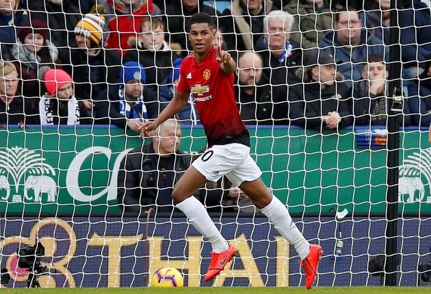Man Utd lái xe đến sân tập - Bóng Đá