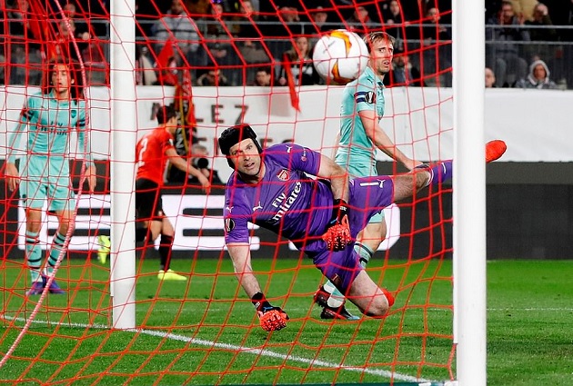 Monrea khiến Cech bó tay trong pha phản lưới nhà.