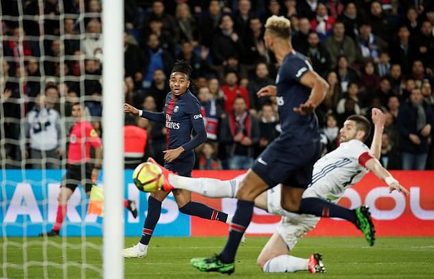 Mbappe trố mắt trước pha bỏ lỡ thần thánh của đồng đội - Bóng Đá