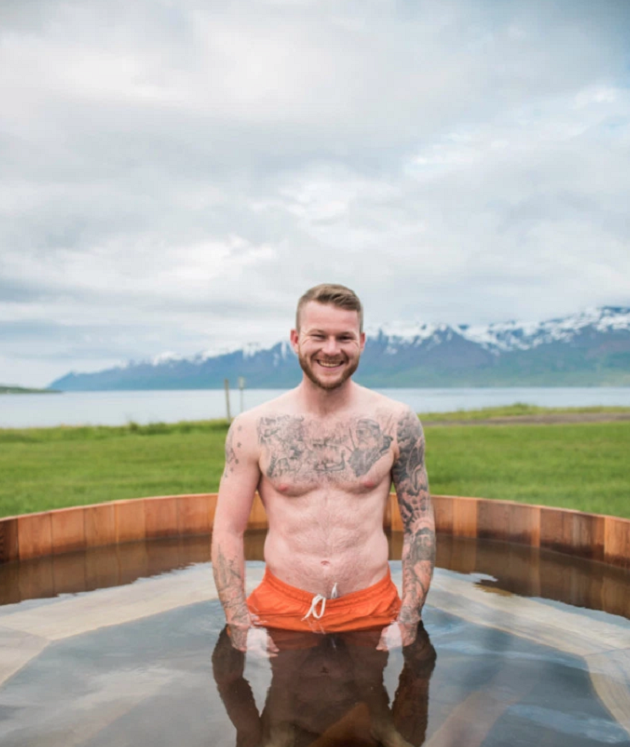 Hiện tại, Gunnarsson đang sở hữu 10% của một công ty spa bằng... bia. Anh chính thức tập tành kinh doanh cách đây 2 năm.
