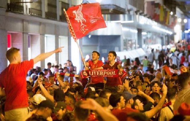 Liverpool mang cúp về nhà - Bóng Đá