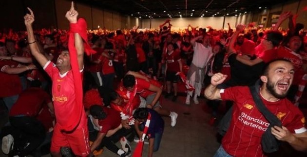 Liverpool mang cúp về nhà - Bóng Đá