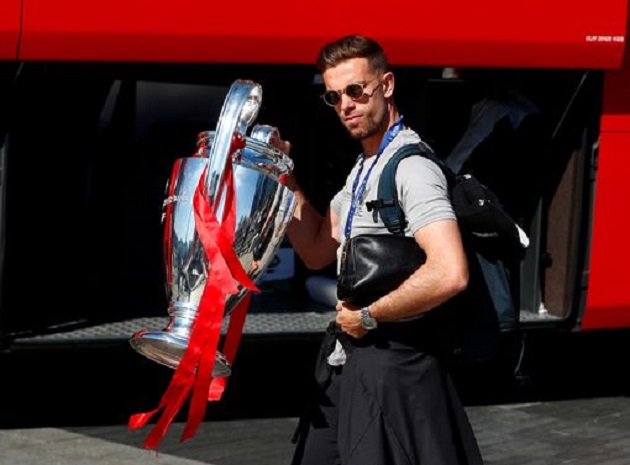 Liverpool mang cúp về nhà - Bóng Đá