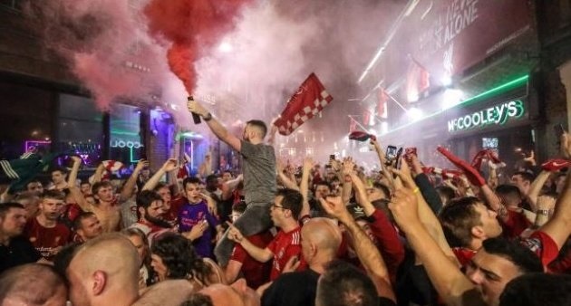 Liverpool mang cúp về nhà - Bóng Đá