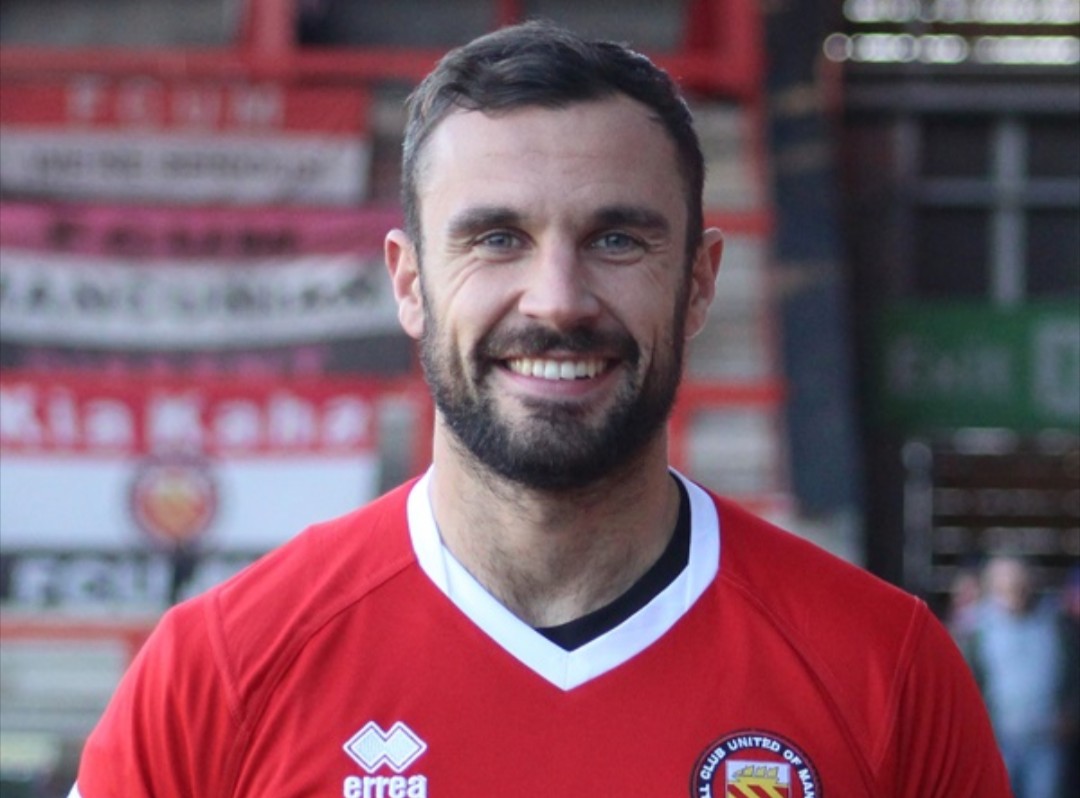 Young sẽ chuyển đến Hyde United.