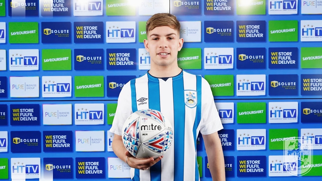 Rowe khoác áo Huddersfield.