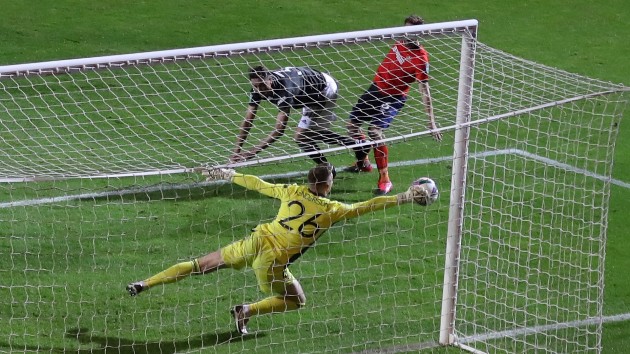 Man United fans react to dean Henderson's performance against Luton - Bóng Đá