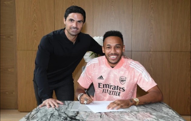 Pierre-Emerick Aubameyang admits he was ‘thinking about’ leaving Arsenal but Mikel Arteta persuaded him to stay - Bóng Đá